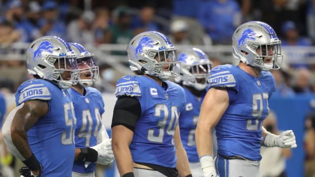 Detroit Lions linebackers Alex Anzalone, Derrick Barnes